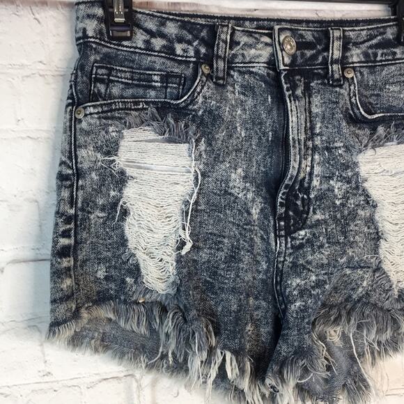 Love Culture Distressed Blue Jean Denim Shorts Size Medium (Juniors)‎ - Picture 2 of 10